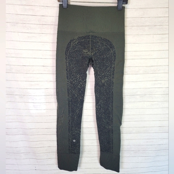 LULULEMON EBB TO STREET LEGGINGS, SZ 2 - Picture 4 of 9